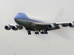 El mal clima causa el descenso de emergencia de la aeronave en la que viajaba el presidente estadounidense. AP  /