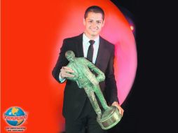 Javier Hernández gana el premio Sir Matt Busby al ser el favorito de los aficionados. ESPECIAL  /