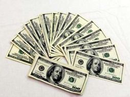 El dólar se oferta en un precio máximo de 11.80 pesos. ARCHIVO  /