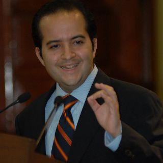 Poiré acusa a narcocorridos de encumbrar a delincuentes