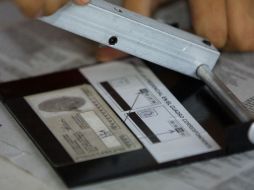 Los connacionales en el extranjero podrán realizar el trámite a través de vía correo. ARCHIVO  /