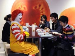 El payaso Ronald McDonald ha sido usado durante décadas como un amigable portavoz corporativo. AFP  /