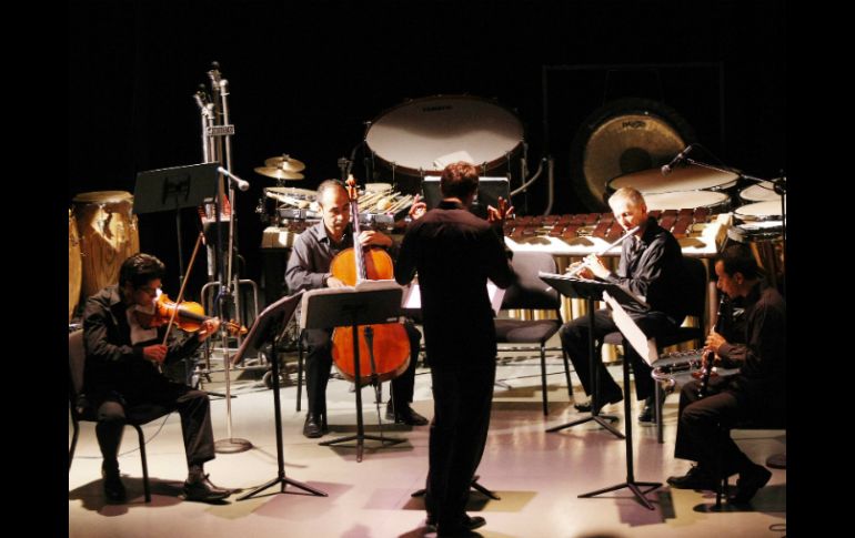 ONIX es un grupo de jovenes mexicanos dirigidos por Alejandro Escuer; ayer por la noche dieron una muestra de su talento. E. PACHECO  /