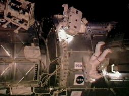 A causa de dicha falla los tripulantes del Endeavour tuvieron que renunciar a la colocación de una antena inalámbrica. EFE  /