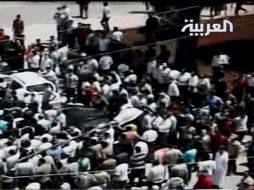 Una imagen tomada de la cadena televisiva Al Arabiya muestra a la gente protestando en el área de Damascus Barzeh, en Siria. EFE  /