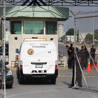 Mueren 14 reos por incendio en penal de Apodaca