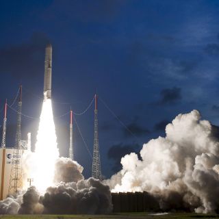 El Ariane-5 pone en órbita dos satélites de telecomunicaciones