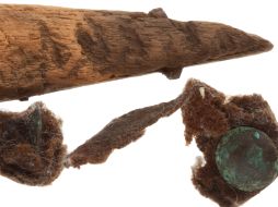 Esta foto proporcionada por las subastas de Patrimonio muestra los trozos de ataúd de George Washington como un clavo. AP  /