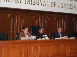 Ana María de la O Castellanos, Jorge Alberto Trujillo y Marco Pablo Moloeznik realizaron la presentación del libro. ESPECIAL  /