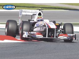 Sergio Pérez circula a bordo de su C30 por el trazado del Circuito de Catalunya. AFP  /