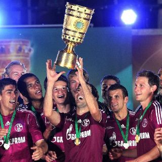 Raúl medita si prolonga su contrato