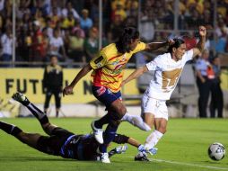 Acciones del duelo de ida de la final entre Pumas y Morelia en la Liguilla Clausura 2011. MEXSPORT  /