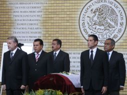 Guardia de honor a José Luis Ocampo con el gobernador, el presidente del STJ y diputados del PRI, Verde y PRD. A. CAMACHO  /