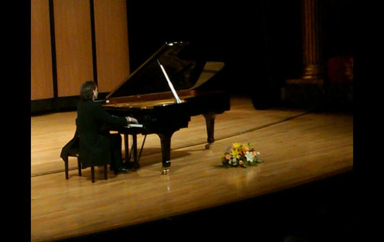 El pianista Gergely Bogányi fue nuevamente el invitado para celebrar el bicentenario del natalicio de Franz Liszt. M. TORRES  /