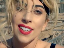 La artista se plasma en una de las bases más grandes del mundo utilizando la web. IMAGEN TOMADA DE YOUTUBE-ESPECIAL  /