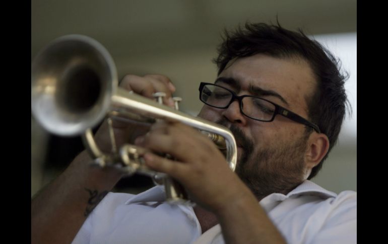 El trompetista Arturo de la Torre, integrante de San Juan Project, mostró su talento, al igual que sus compañeros. A. HINOJOSA  /