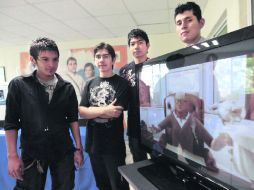 Adbeel Rosiles, Erick Edgardo Cadena y Jorge Alberto Valdivia ganaron la medalla de oro en el concurso InfoMatrix 2011. S. NÚÑEZ  /