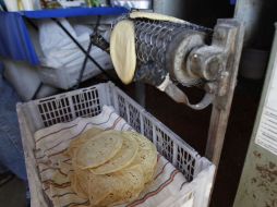 'No sorprende que actualmente la tortilla de maíz y los jitomates son dos de los principales contribuyentes a la inflación'. ARCHIVO  /