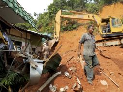 Las autoridades buscan a 25 personas que quedaron atrapadas. EFE  /