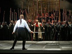 Se muestra el ensayo del montaje londinense de 'Macbeth', de Verdi, cuyo director de la orquesta es Pappano. EFE  /