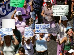 Los manifestantes acudieron a las instalaciones del SIAPA, posteriormente concluyeron su recorrido en el Congreso estatal. A. GARCÍA  /