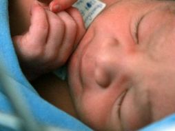 La revisión de los ojos en las primeras 72 horas del recién nacido son determinantes para su capacidad visual. ARCHIVO  /