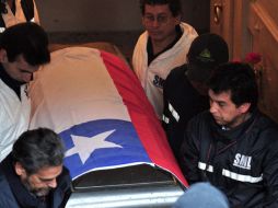 Buscan confirmar si Salvador Allende se suicidó o murió por balas militares en medio del golpe de Estado. AFP  /