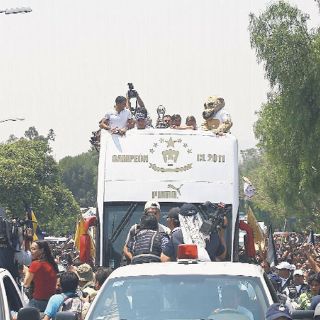 Pumas comparte festejos con los aficionados universitarios