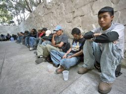 Felipe Calderón refuerza imagen hospitalaria de México con la promulgación de la Ley de Migración. ARCHIVO  /