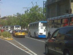 Al menos seis unidades se encontraban detenidas en el cruce de las calles Pino Suárez e Hidalgo. EL INFORMADOR  /