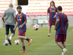 Los jugadores argentinos del FC Barcelona, Lionel Messi (i) y Javier Mascherano (d), durante el entrenamiento. EFE  /