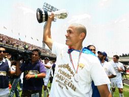El futbolista paraguayo Darío Verón, conquistó su cuarta corona con Pumas. MEXSPORT  /