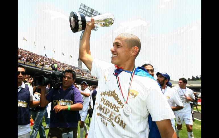 El futbolista paraguayo Darío Verón, conquistó su cuarta corona con Pumas. MEXSPORT  /
