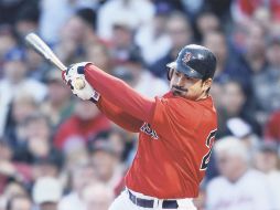 Adrián González impulsó una carrera ayer ante los Indios de Cleveland. AFP  /