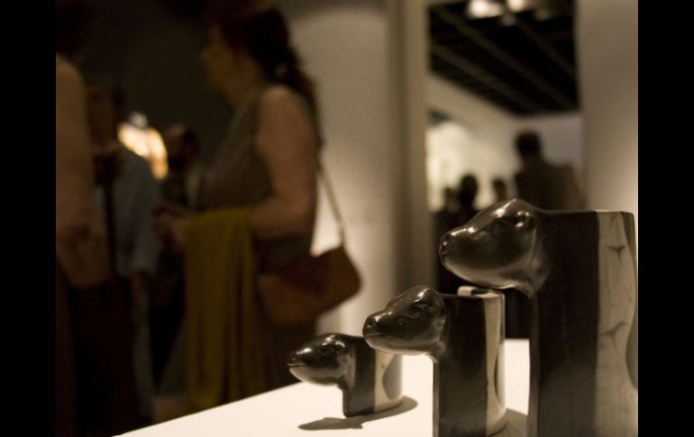 Detalle de unas piezas de cerámica que forman parte de la muestra ''Artesanía Creativa del Uruguay''. EFE  /