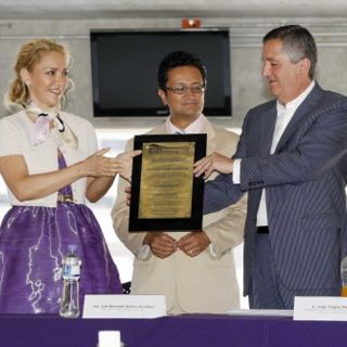 Vergara y Fuentes reciben reconocimiento del CIDI