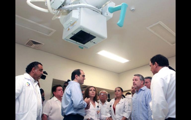 Karam estuvo de visita en Jalisco para inaugurar nuvas instalaciones del IMSS en Puerto Vallarta. ESPECIAL  /