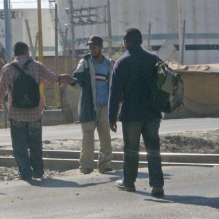 Rescatan a 108 indocumentados hacinados en Arizona