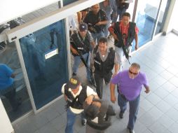 Tras la presentación ante los medios de comunicación, fueron trasladados a la casa de arraigo de la Procuraduría. M. PATIÑO  /