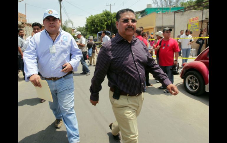 José Luis Hernández señaló que el caso del desvío se desahogará en tribunales. Ayer visitó la colonia Balcones de la Cantera.A. GARCÍA  /
