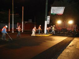 La repavimentación nocturna se realiza entre Hidalgo y Periférico, con una inversión de 12.5 millones de pesos. ESPECIAL  /