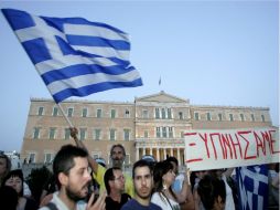La reunión se da mientras el pueblo griego sale a las calles a protestar por el programa de austeridad del Gobierno. EFE  /