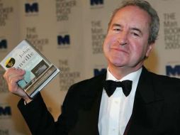 El autor viajará a Praga en octubre para recibir el premio. AP  /