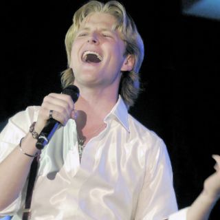 Alexander Acha plasma la esencia del amor