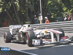 Sergio Pérez rueda en su Sauber C30 durante la primera sesión libre en Mónaco. ESPECIAL  /