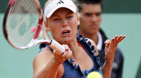 Caroline Wozniacki no pudo ante Daniela Hantuchova en Roland Garros. REUTERS  /