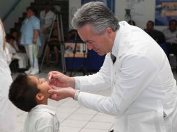 El titular de Salud, Alfonso Petersen Farah, desestimó que durante la Semana Nacional se tenga desabasto de vacunas. ESPECIAL  /