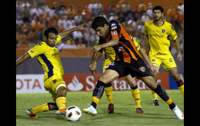 El delantero de Jaguares, Antonio “Hulk” Salazar, durante el partido de la Copa Libertadores ante Cerro Porteño. MEXSPORT  /