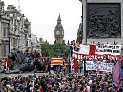 Trafagar Square fue colmado por los aficionados previo a la final de champions. EFE  /