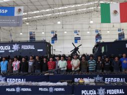 En la foto se muestran los detenidos por la Policía Federal tras enfrentamiento. REUTERS  /